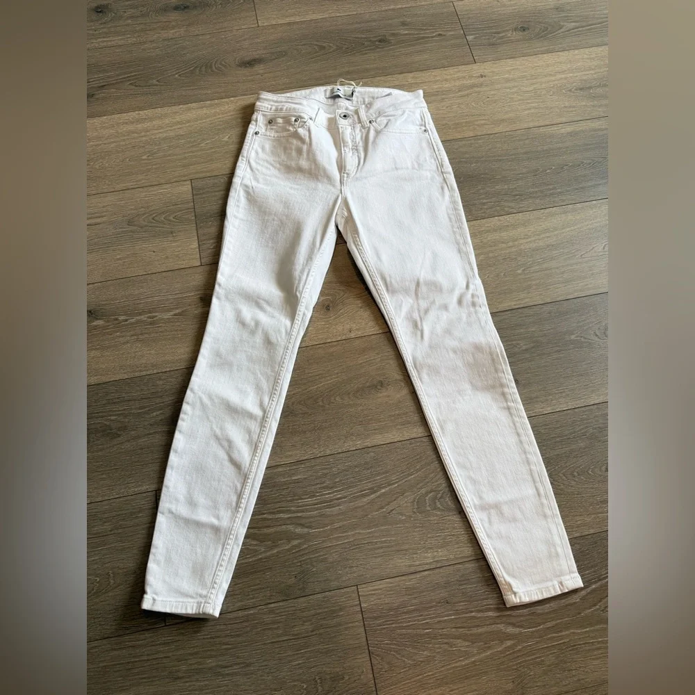 Vineyard Vines clean white